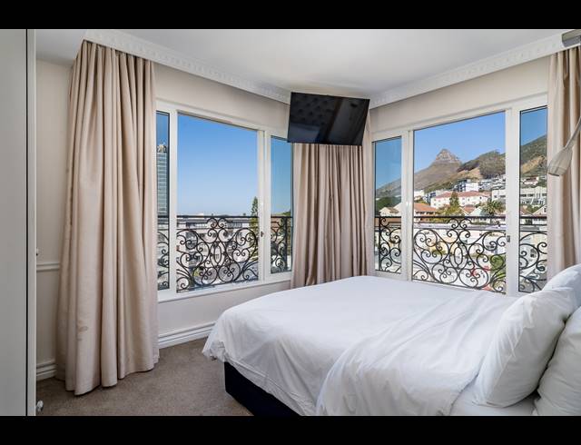 2 BEDROOM APARTMENT TO LET IN SEA POINT